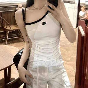 خمر حار فتاة بلا أكمام مطرزة أعلى الدبابة ، تأثير التخسيس ، طبقة قاعدة أعلى العصرية ، النمط الأمريكية ، تصميم بسيط