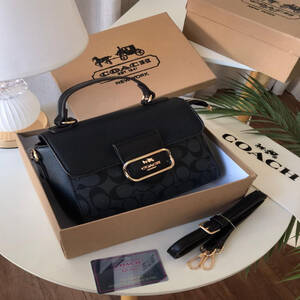 شنطة نسائية من ماركة كوتش COACH