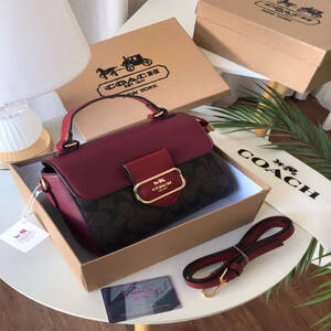 شنطة نسائية من ماركة كوتش COACH